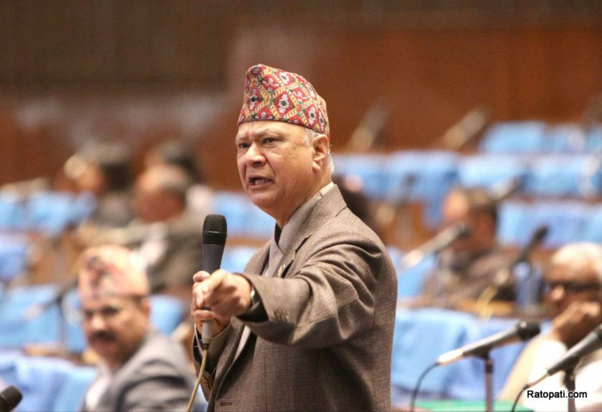 जनताका जिउधनमा हान्ने र सहकारीको पैसा तान्नेहरुबीच तालमेल मिलेको छ : सांसद पन्त